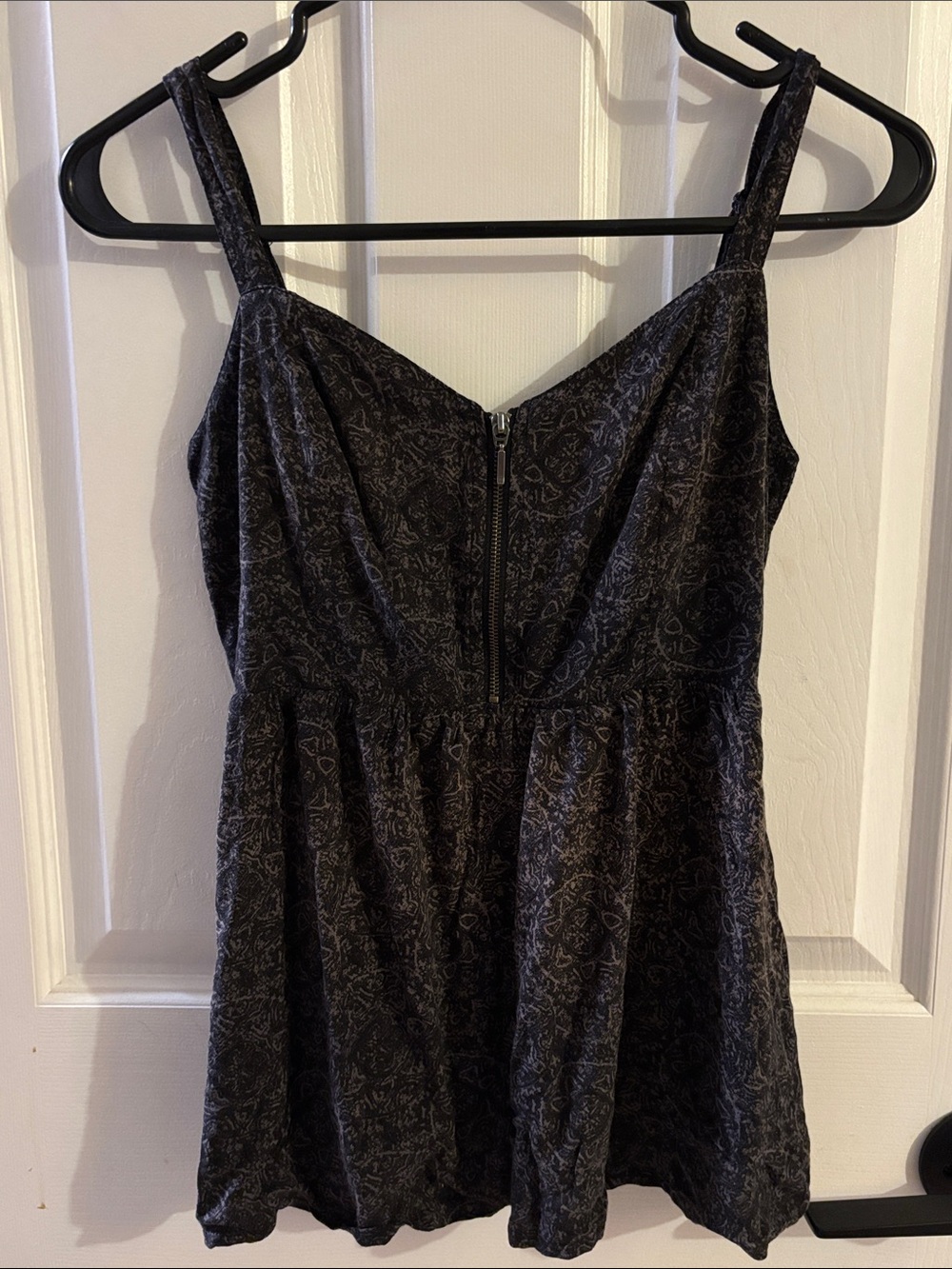 ❤️Black Patterned Zip-Front small Tank top with adjustable straps from Jeanwest